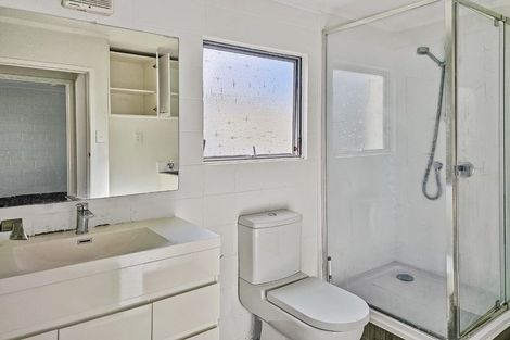 Photo of property in 15 Queen Mary Avenue, New Lynn, Auckland, 0600