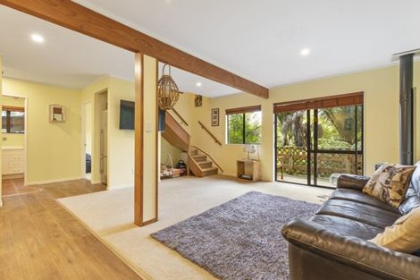 Photo of property in 11 Valley View Road, Titirangi, Auckland, 0604