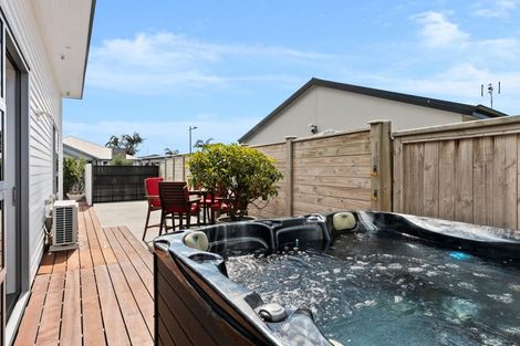Photo of property in 2 Makura Drive, Papamoa Beach, Papamoa, 3118