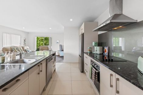 Photo of property in 106 Popokatea Drive, Takanini, 2112