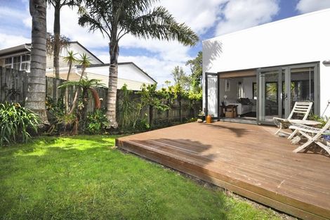Photo of property in 2/710 East Coast Road, Milford, Auckland, 0620
