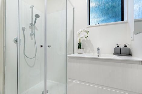 Photo of property in 17b Wynyard Crescent, Fernhill, Queenstown, 9300