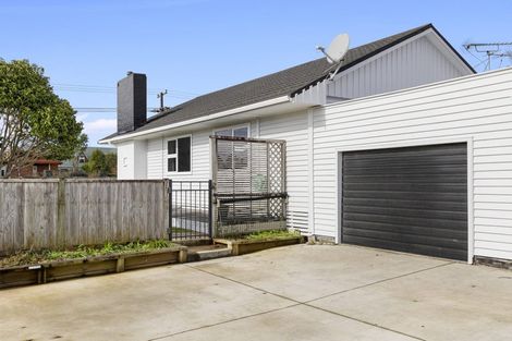 Photo of property in 260 Mangorei Road, Merrilands, New Plymouth, 4312