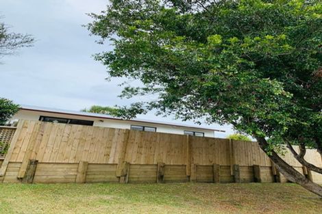 Photo of property in 2/72 Aeroview Drive, Beach Haven, Auckland, 0626