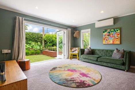 Photo of property in 61 Hanlon Crescent, Narrow Neck, Auckland, 0624