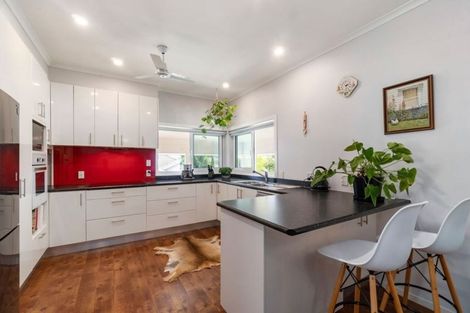 Photo of property in 17 Gala Place, Henderson, Auckland, 0612