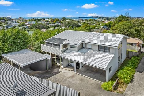 Photo of property in 33 Gledstane Road, Stanmore Bay, Whangaparaoa, 0932