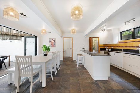 Photo of property in 98c Northland Road, Northland, Wellington, 6012