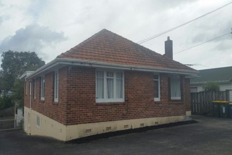 Photo of property in 176 Beach Haven Road, Beach Haven, Auckland, 0626