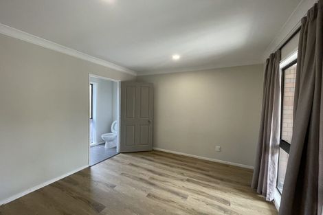 Photo of property in 24 Jillteresa Crescent, Half Moon Bay, Auckland, 2012