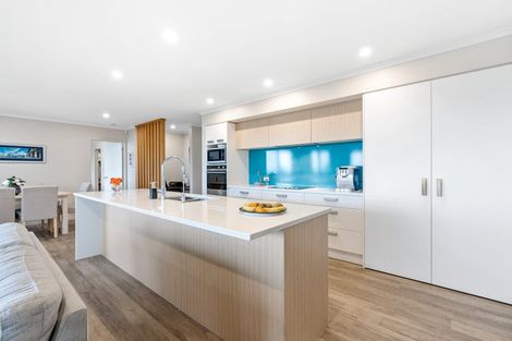 Photo of property in 16 Ruth Craig Place, Stanmore Bay, Whangaparaoa, 0932