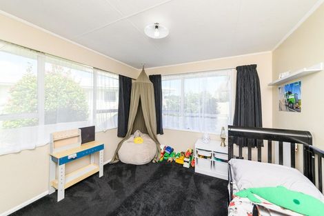 Photo of property in 92 Apollo Parade, Milson, Palmerston North, 4414