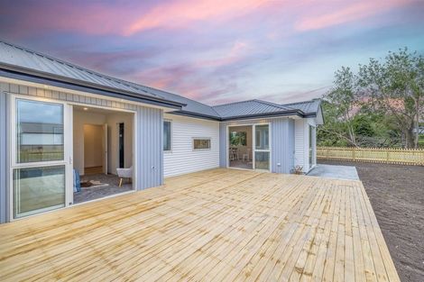 Photo of property in 23 Mcindoe Road, Kumeu, 0810