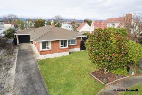 Photo of property in 9 Innes Place, Roslyn, Palmerston North, 4414