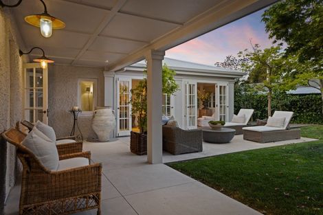 Photo of property in 98 Te Mata Road, Havelock North, 4130