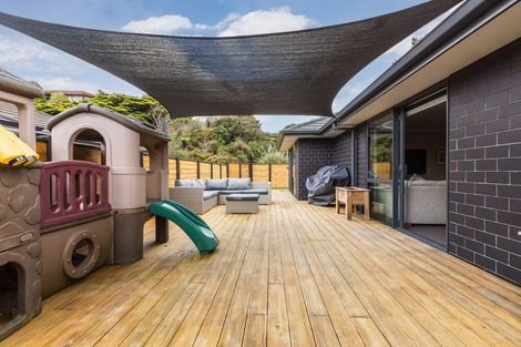 Photo of property in 1 Genoa Place, Whitby, Porirua, 5024