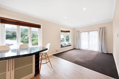 Photo of property in 55 Hungerford Road, Houghton Bay, Wellington, 6023