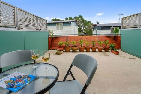 Photo of property in 2b/20 Ian Marwick Place, Birkenhead, Auckland, 0626