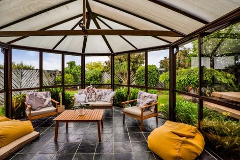 Photo of property in 17 Caledonia Place, Highlands Park, New Plymouth, 4312