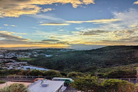 Photo of property in 172 Nevay Road, Karaka Bays, Wellington, 6022