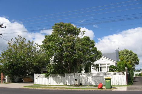 Photo of property in 1/38 East Coast Road, Milford, Auckland, 0620