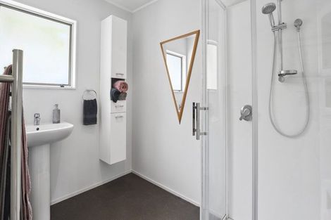 Photo of property in 1/17 Dianthus Place, Browns Bay, Auckland, 0630