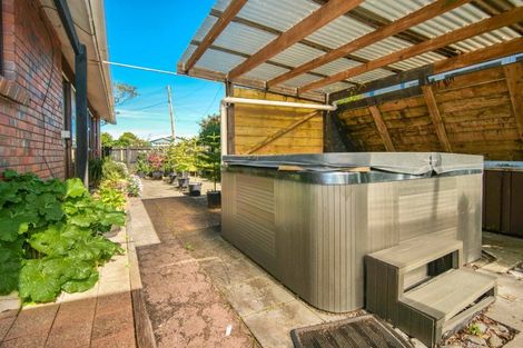 Photo of property in 17 Henley Street, Westport, 7825