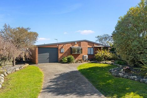 Photo of property in 3 Barrett Place, Carterton, 5713
