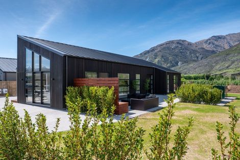 Photo of property in 35 Alps View Place, Lake Hayes, Queenstown, 9304