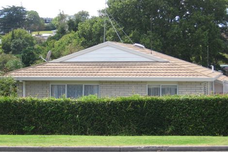 Photo of property in 27 Lyons Avenue, Murrays Bay, Auckland, 0630