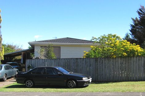 Photo of property in 17 St Catherine Crescent, West Harbour, Auckland, 0618