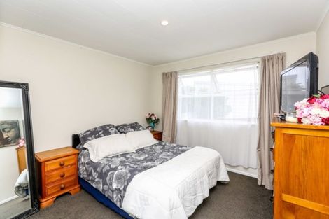 Photo of property in 8a Elm Grove, Westown, New Plymouth, 4310