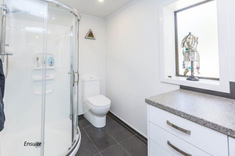 Photo of property in 24c Chatsworth Road, Silverstream, Upper Hutt, 5019