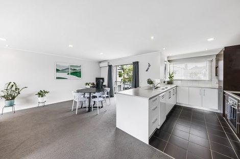 Photo of property in 2/143a Wiseley Road, West Harbour, Auckland, 0618