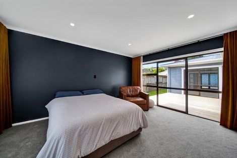Photo of property in 14 Bromley Place, Westown, New Plymouth, 4310