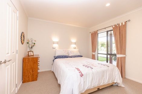 Photo of property in 35 Saint Oswalds Drive, Brunswick, 4571