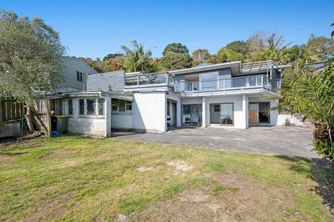 Photo of property in 1099 Whangaparaoa Road, Tindalls Beach, Whangaparaoa, 0930