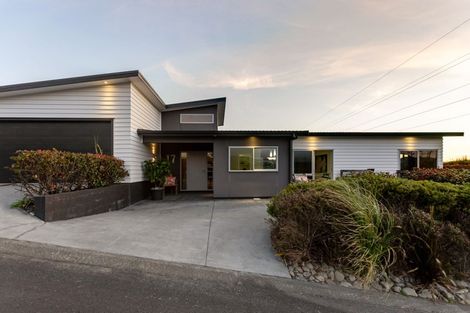 Photo of property in 17 Botany Lane, Whitby, Porirua, 5024