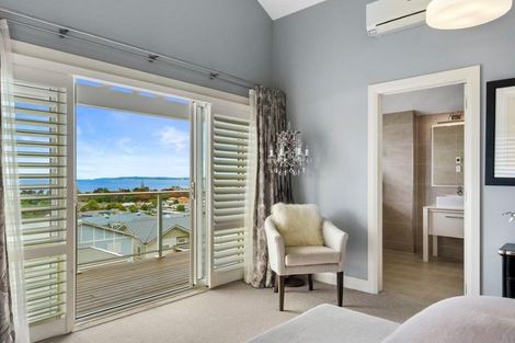 Photo of property in 25 Panorama Heights, Orewa, 0931