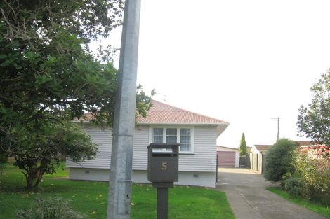 Photo of property in 5 Linden Avenue, Tawa, Wellington, 5028