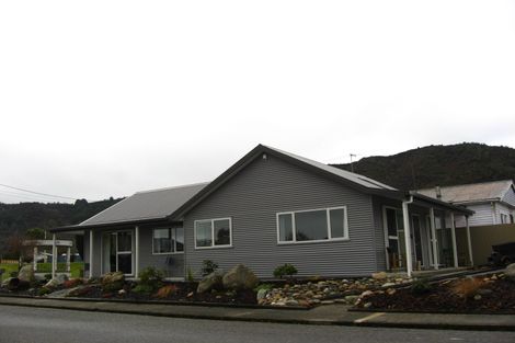 Photo of property in 5 Smith Street, Reefton, 7830