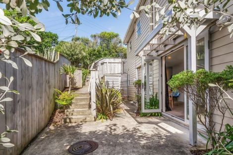 Photo of property in 1a Cecil Road, Tawa, Wellington, 5028