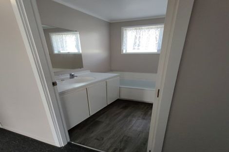 Photo of property in 20 Foyle Place, Glendene, Auckland, 0602