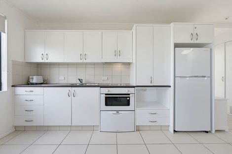 Photo of property in Beachpoint Apartments, 2/5 West End Road, Ohope, 3121