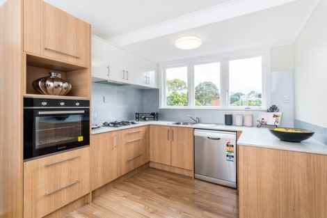 Photo of property in 75 Selwyn Crescent, Forrest Hill, Auckland, 0620