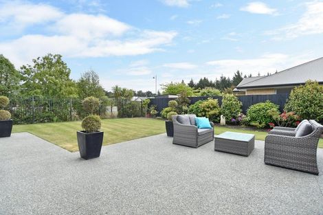 Photo of property in 3 Orewa Close, Parklands, Christchurch, 8083
