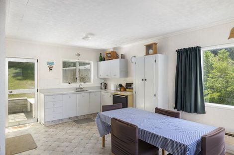 Photo of property in 9 Mangatoetoe Grove, Cape Palliser, Pirinoa, 5772