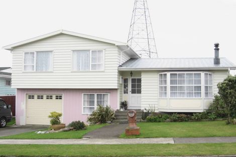 Photo of property in 26 Edgecombe Street, Newlands, Wellington, 6037