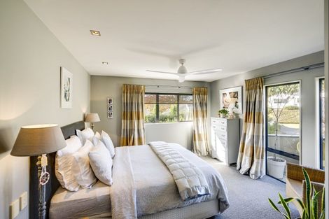 Photo of property in 11 Woodford Heights, Havelock North, 4130