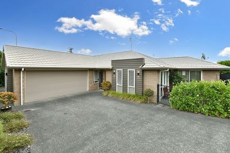Photo of property in 1 Flavell Drive, Orewa, 0931